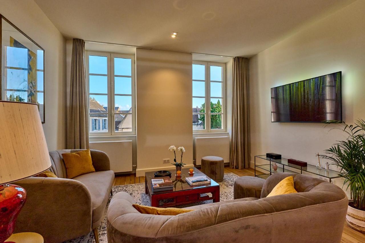 Appartement Montagnon - Les Suites Du Palais - Classe 4 Etoiles, Parking Prive, Vue Cathedrale, 3 Chambres, Primo C0Nciergerie Nevers Exteriör bild